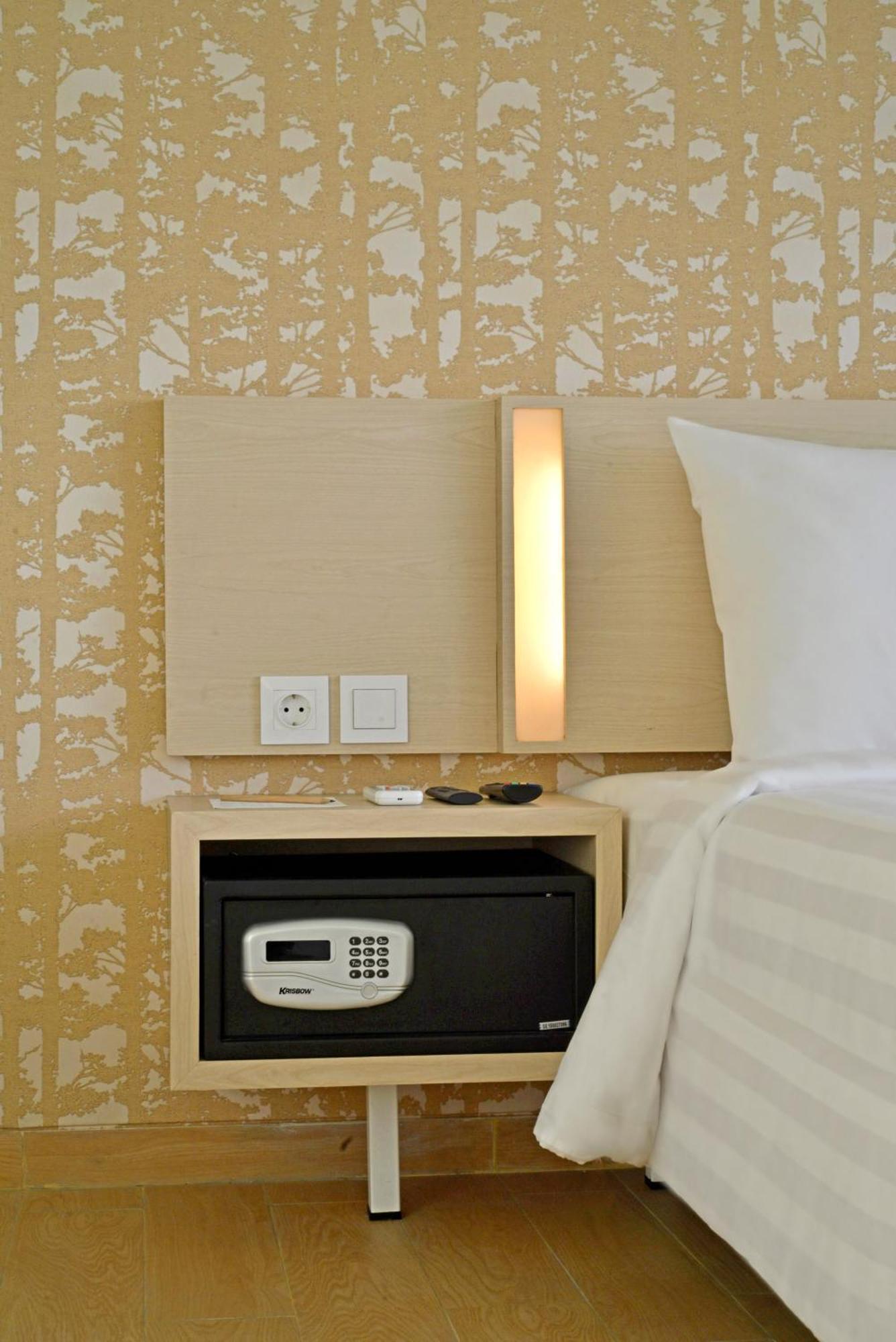 Whiz Prime Hotel Sudirman Cilacap Εξωτερικό φωτογραφία